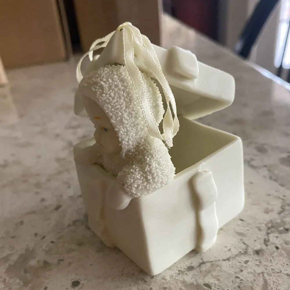 DEPT. 56~OFFERING~2 VINTAGE~SNOW BABIES ORNAMENTS~HAS RIBBON & READY TO HANG~G14